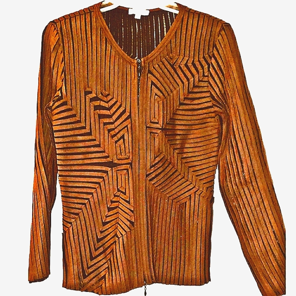 Osstinee top.  this top is NWOT